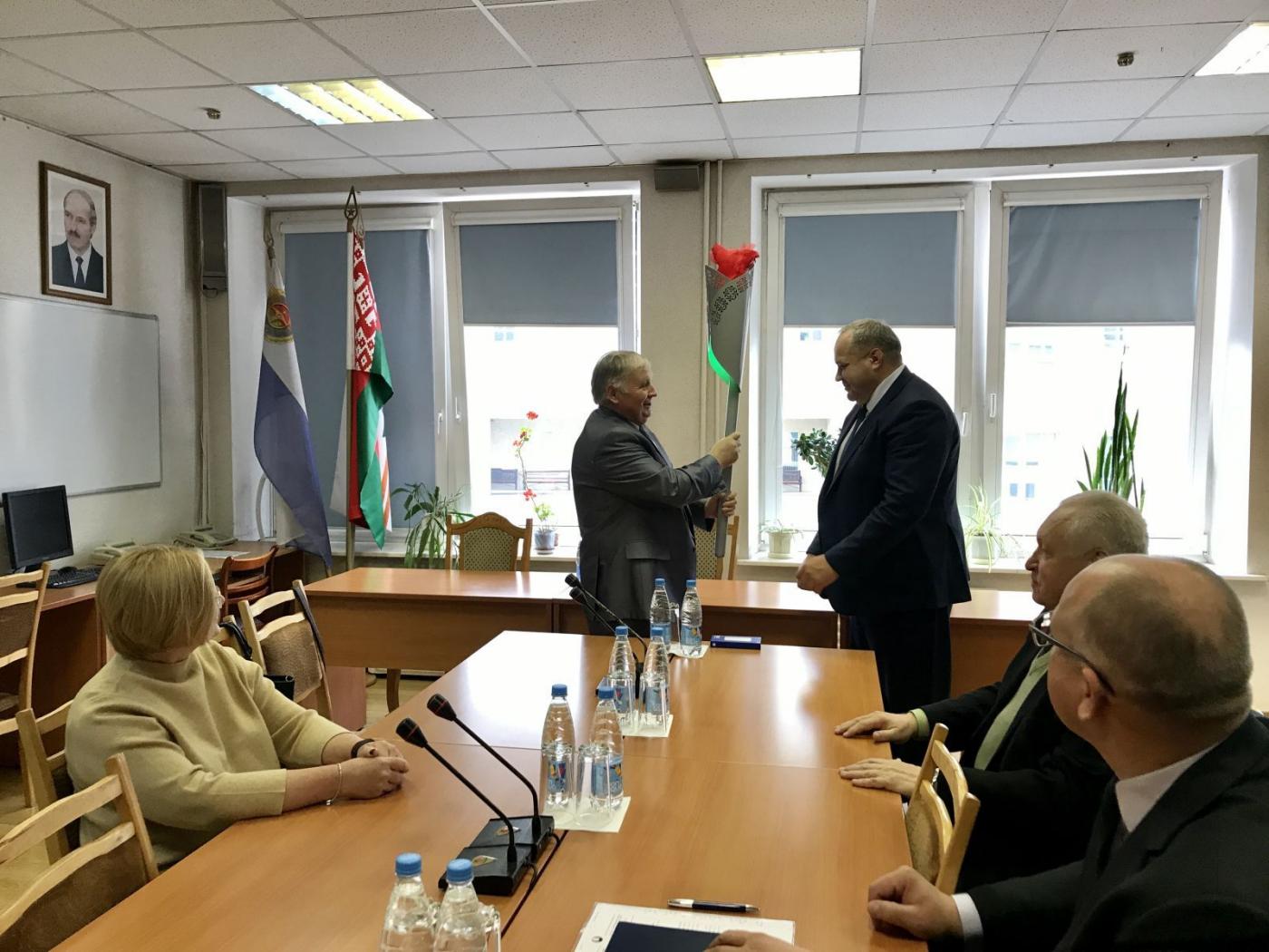 Делегация ФТК передала знаменательный огонь предприятию автомобильных дорог «Минскавтодор-Центр»